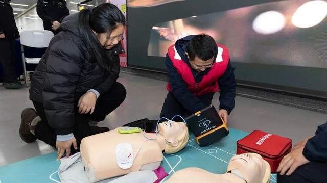 120国家急救日 这场生命“必修课”今天在彭城广场地铁站开讲